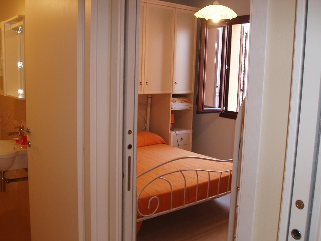 Il Girasole Villa SantʼAntìoco Cameră foto